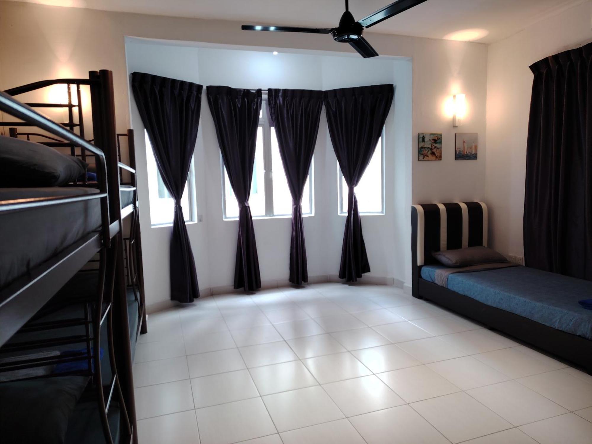 Maison Inn-jb Tebrau Staycation Walk Within 8 Mins To Ikea Toppen & Aeon Mall *
