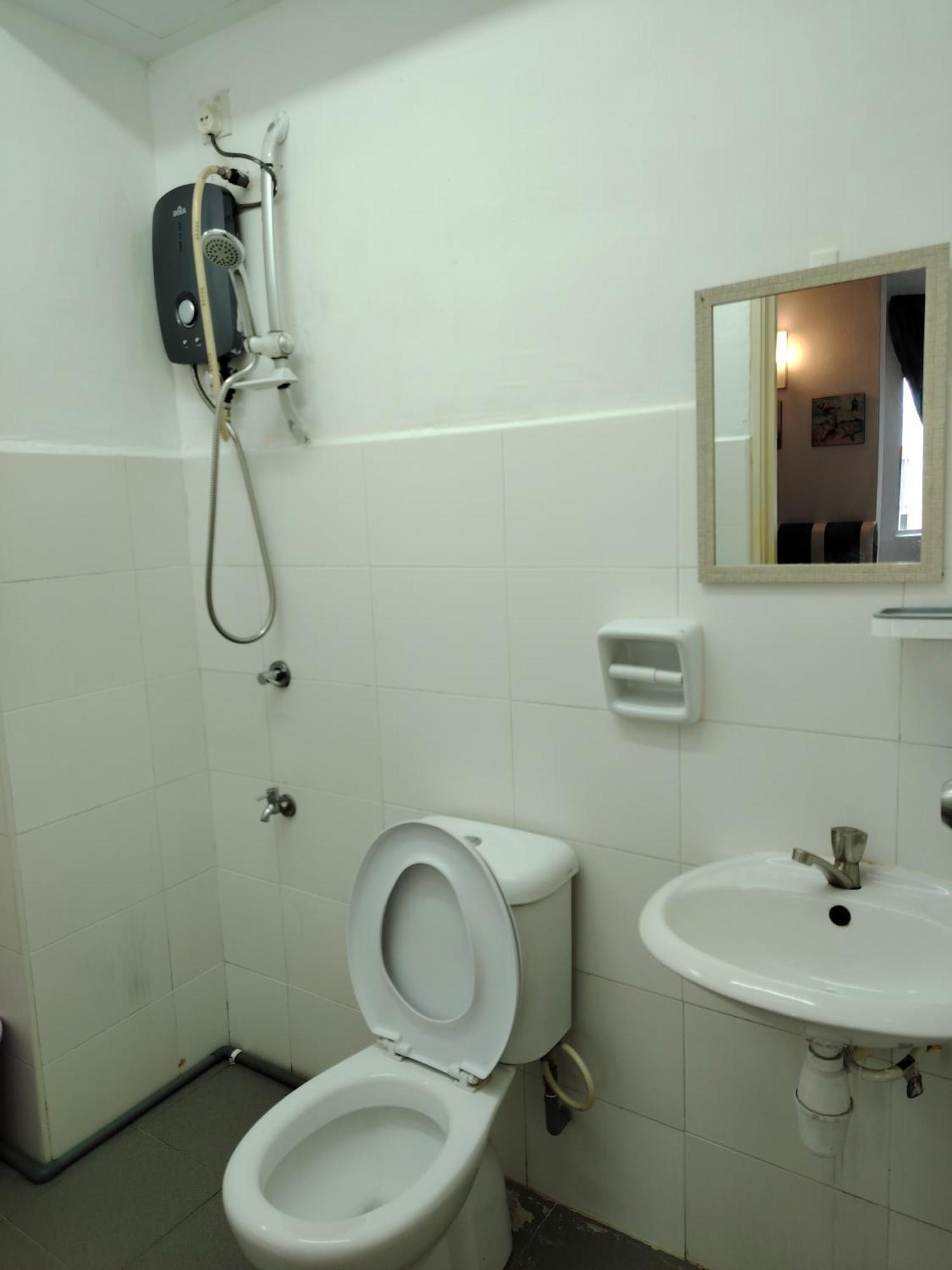 Maison Inn-jb Tebrau Staycation Walk Within 8 Mins To Ikea Toppen & Aeon Mall